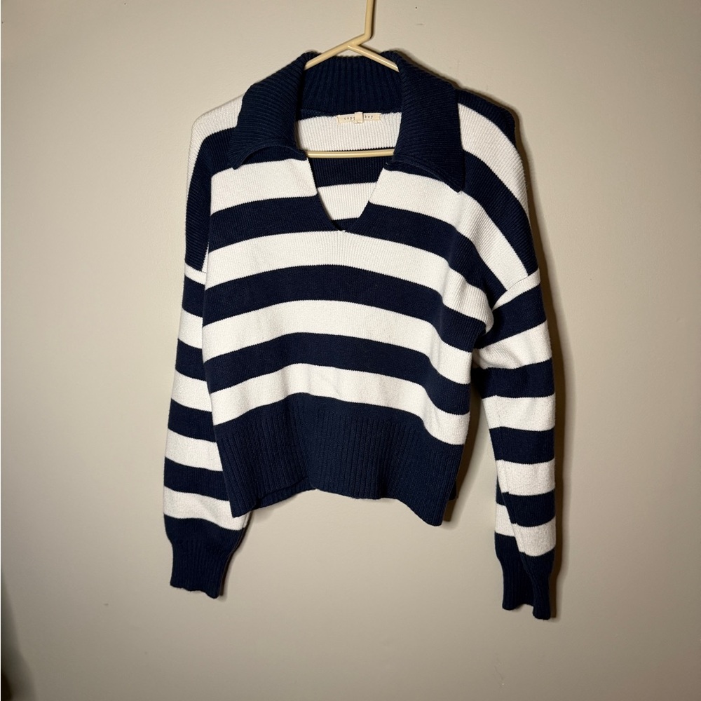 Cooper Key size large blue and white thick stripes sweater with v neck (fits M)